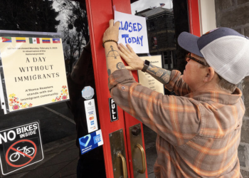 트럼프의 이민 단속 타격맞은 자영업자들 ‘이민자 없는 날’ 시위 참여